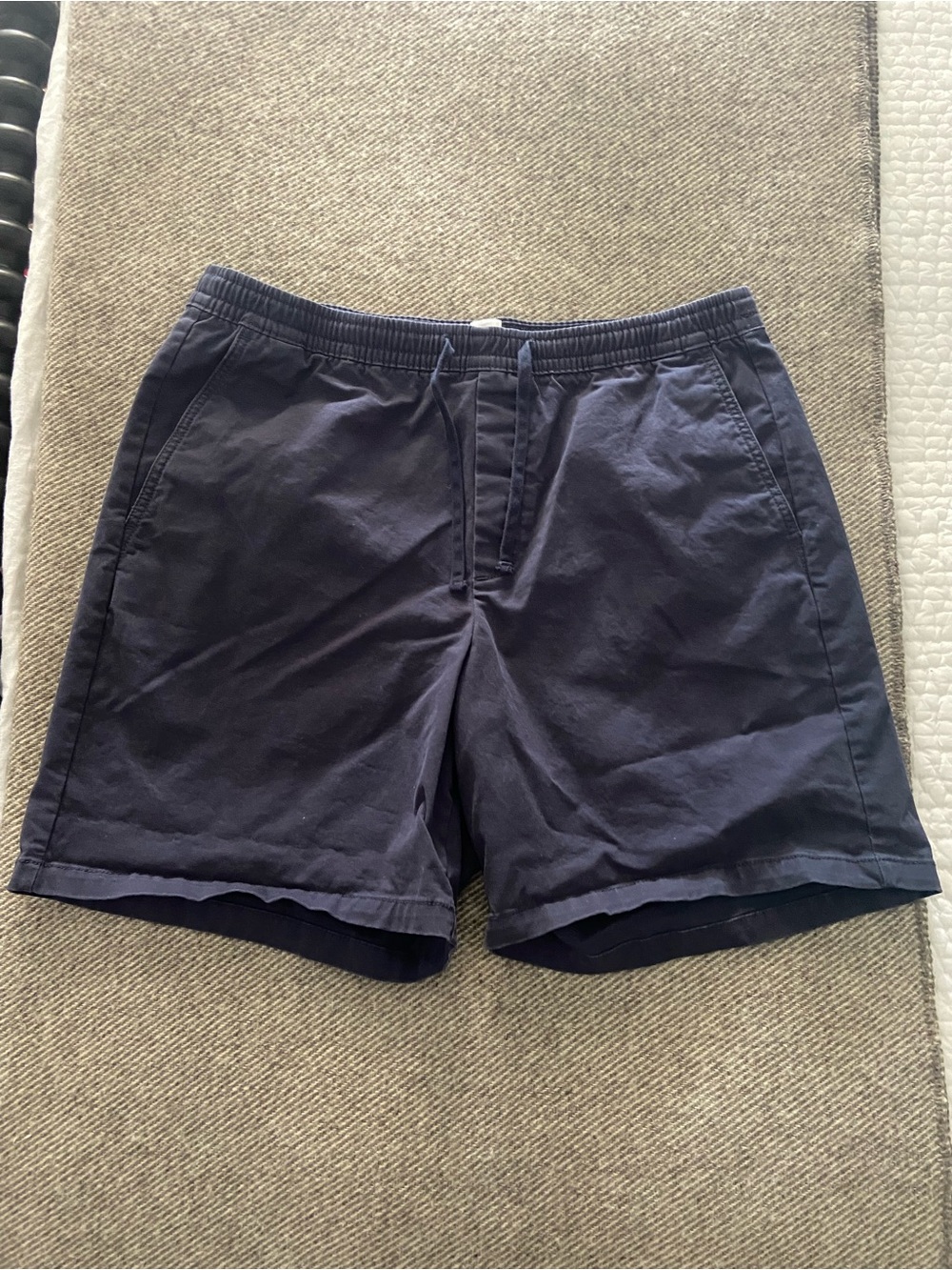 GAP Easy Shorts in navy, 7" inseam, size large